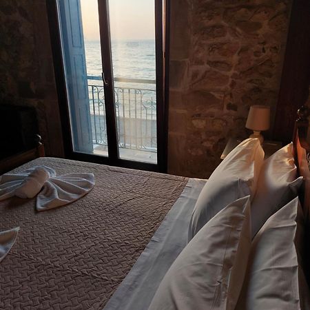 Volakas Beachfront Suites Rethymno  Bagian luar foto