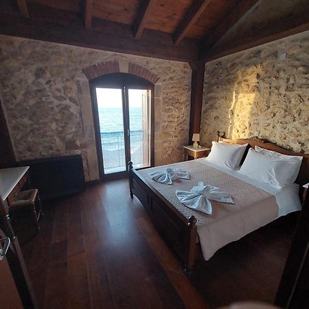 Volakas Beachfront Suites Rethymno  Bagian luar foto