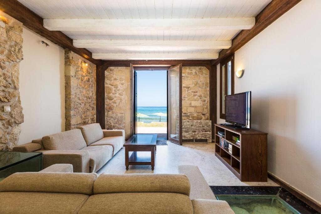 Volakas Beachfront Suites Rethymno  Bagian luar foto