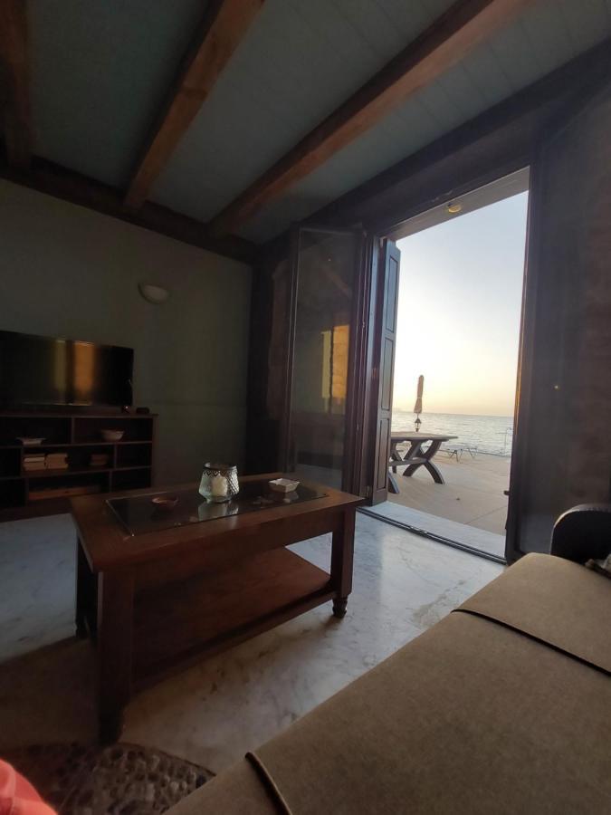 Volakas Beachfront Suites Rethymno  Bagian luar foto