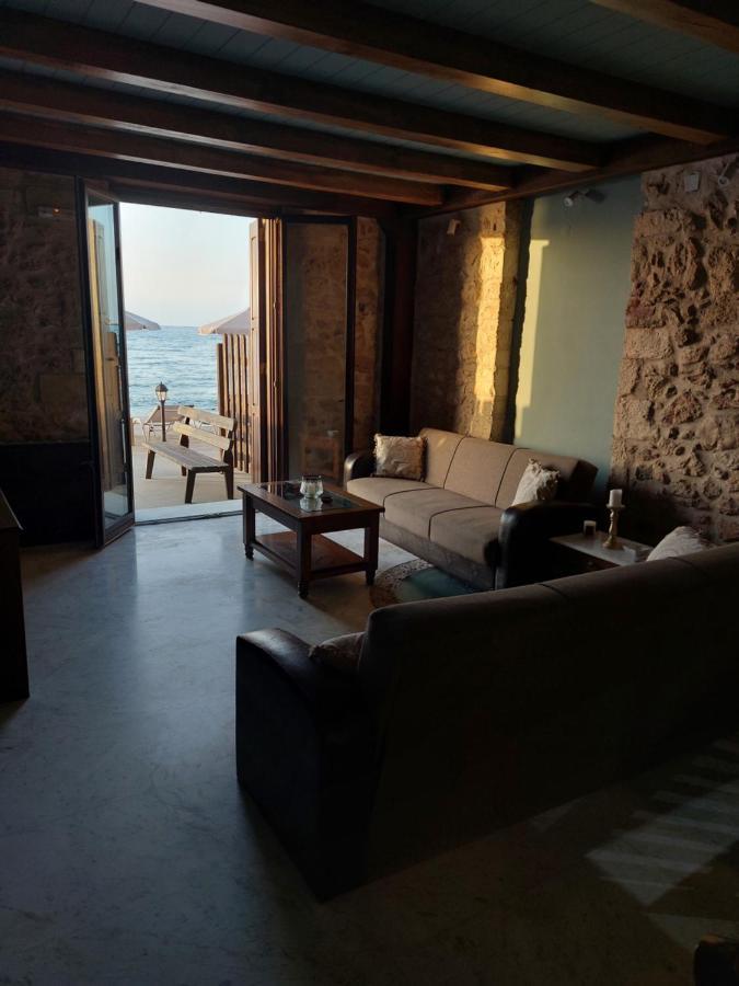 Volakas Beachfront Suites Rethymno  Bagian luar foto