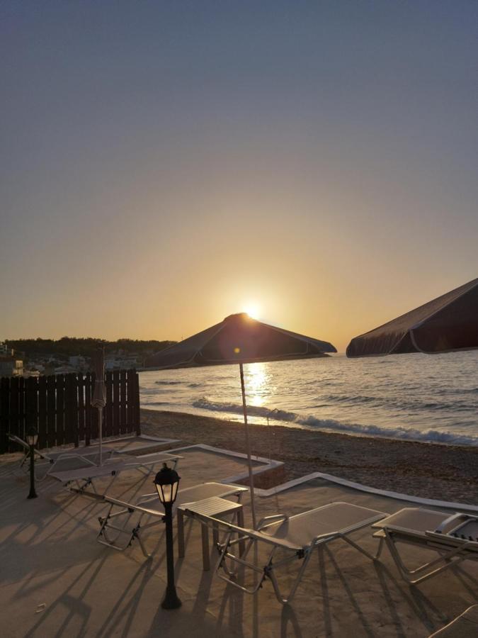 Volakas Beachfront Suites Rethymno  Bagian luar foto