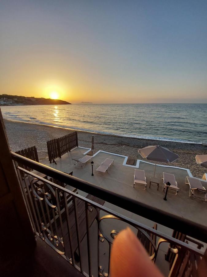 Volakas Beachfront Suites Rethymno  Bagian luar foto