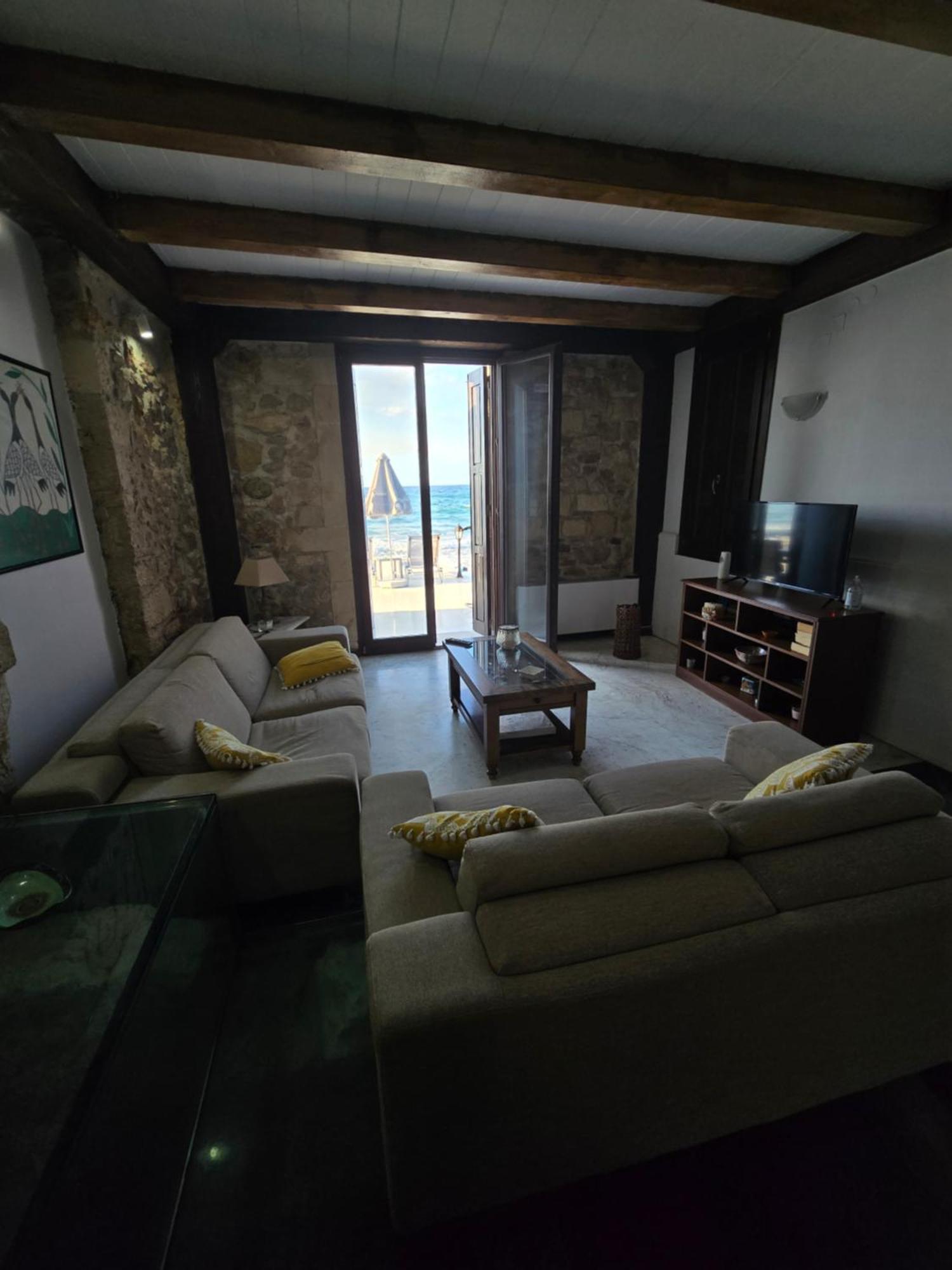 Volakas Beachfront Suites Rethymno  Bagian luar foto