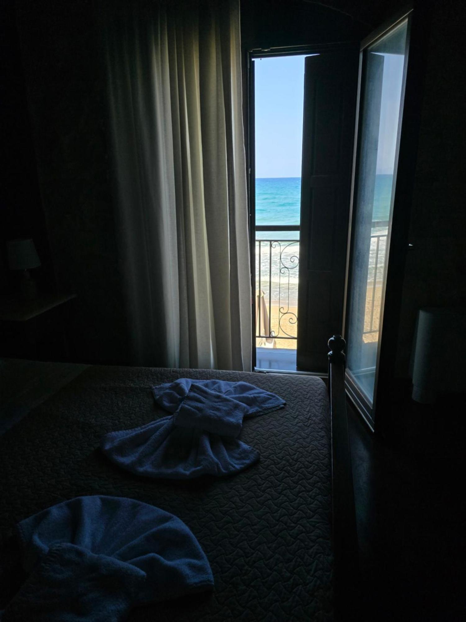 Volakas Beachfront Suites Rethymno  Bagian luar foto